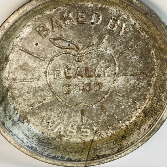 Two Vintage Heavy Tin Pie Plates 9 5/8” Mrs Smith’s & Really Good Wassell - Picture 2 of 5